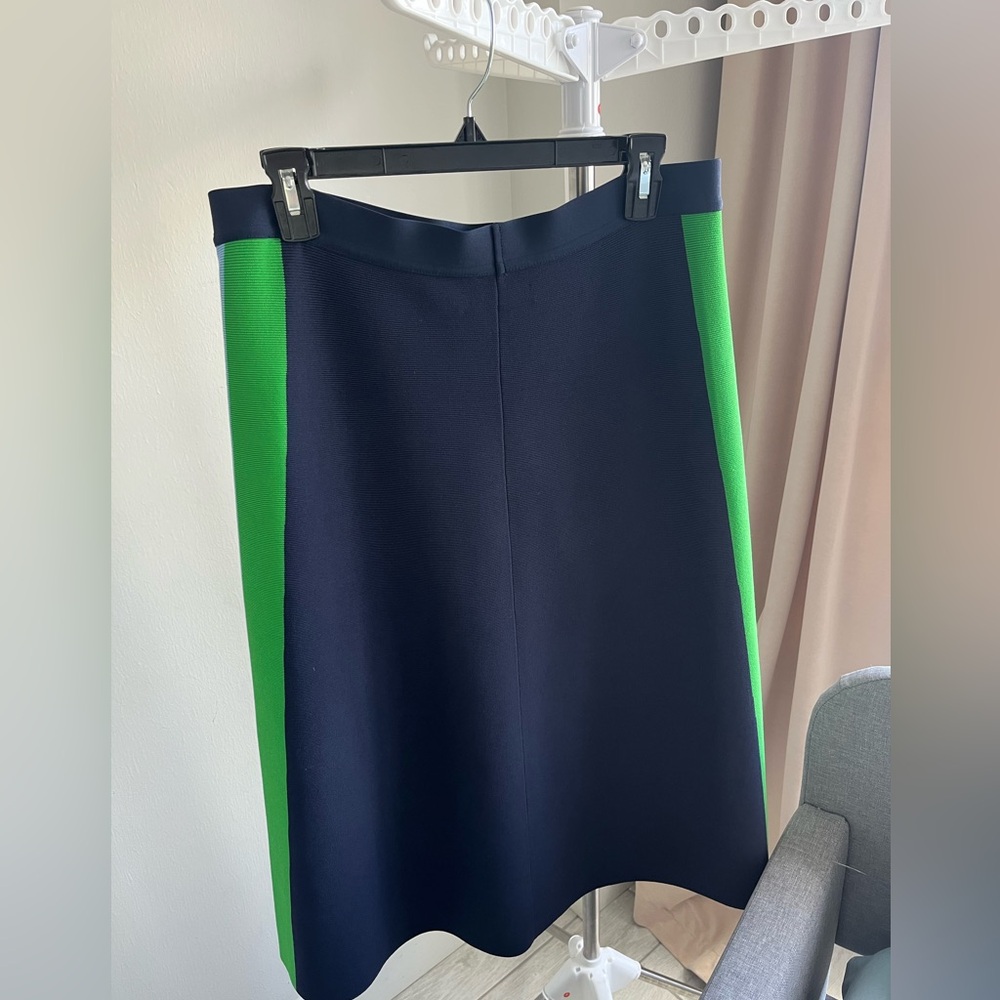 TORY SPORT skirt. Size Large - Picture 5 of 7
